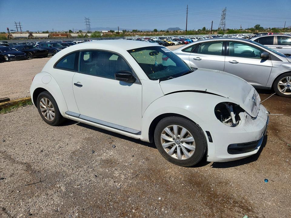 62878466 :رقم المزاد ، 3VWF17AT6EM642779 vin ، 2014 Volkswagen Beetle مزاد بيع