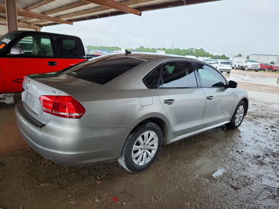 61040116 :رقم المزاد ، 1VWAT7A31EC086385 vin ، 2014 Volkswagen Passat مزاد بيع
