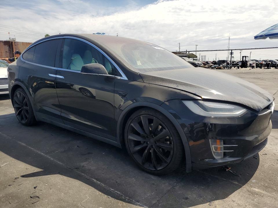 61681546 :رقم المزاد ، 5YJXCBE25GF027167 vin ، 2016 Tesla Model X مزاد بيع