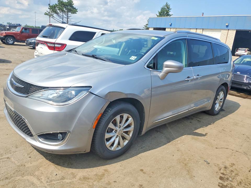 59650546 :رقم المزاد ، 2C4RC1BG8JR353446 vin ، 2018 Chrysler Pacifica مزاد بيع