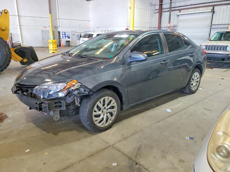 59292936 :رقم المزاد ، 5YFBURHE2JP753327 vin ، 2018 Toyota Corolla مزاد بيع