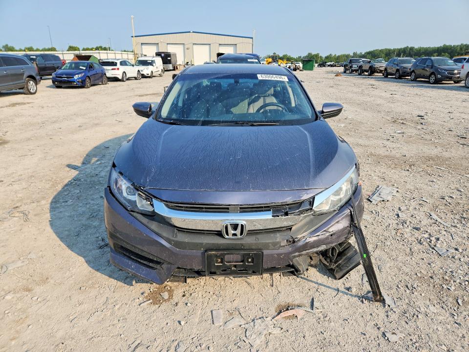 63006496 :رقم المزاد ، 19XFC2F51JE027653 vin ، 2018 Honda Civic مزاد بيع