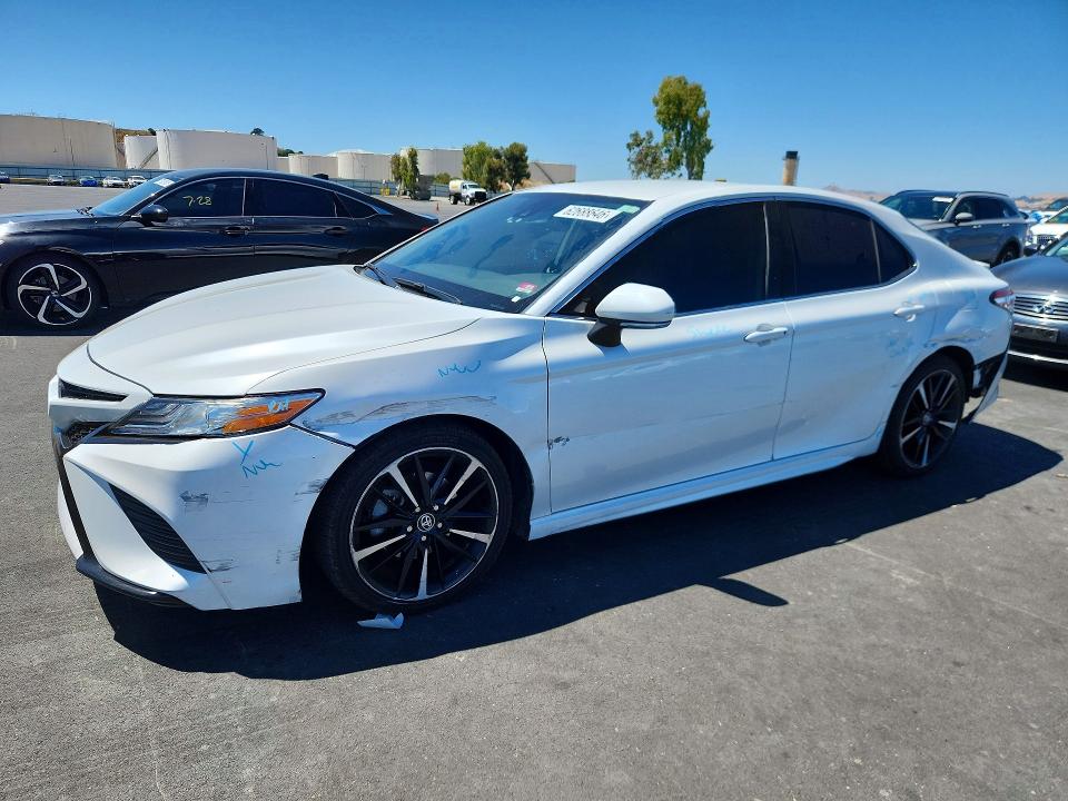 62688646 :رقم المزاد ، 4T1K61AK1LU914134 vin ، 2020 Toyota Camry مزاد بيع