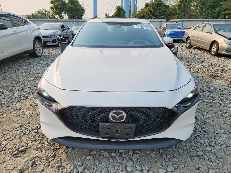 2021 Mazda 3 მანქანა იყიდება აუქციონზე, vin: JM1BPBML1M1401674, აუქციონის ნომერი: 61336966