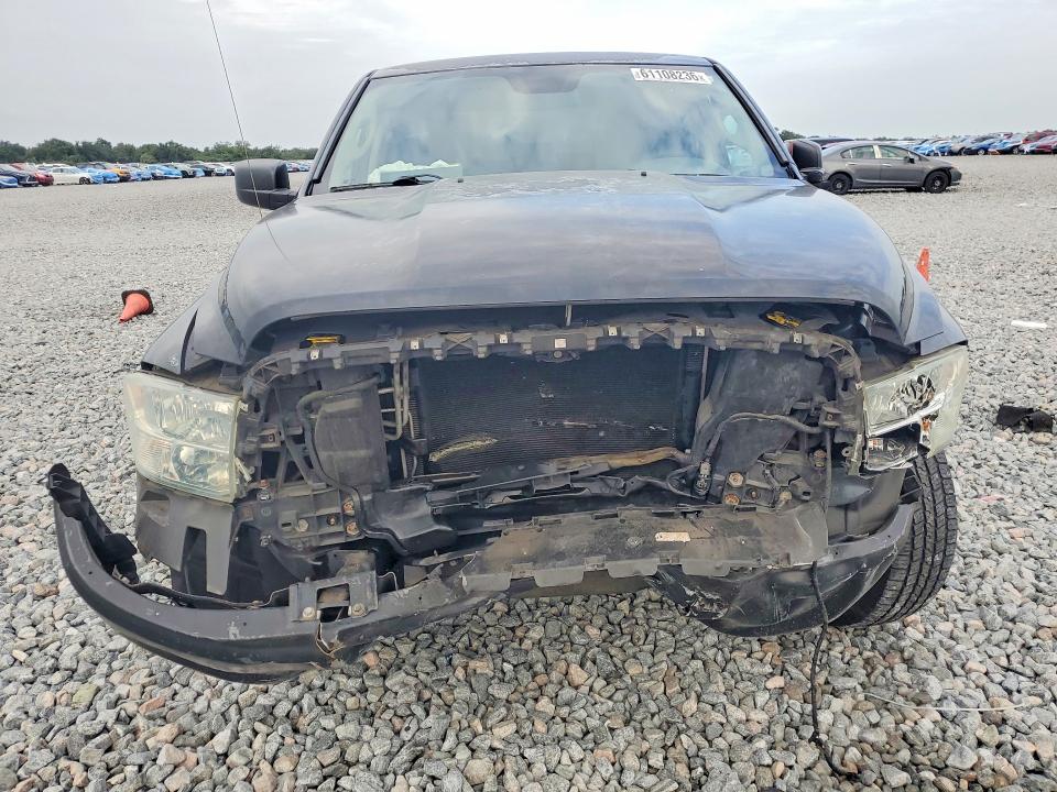 61108236 :رقم المزاد ، 1C6RR6FG4DS561887 vin ، 2013 Ram 1500 مزاد بيع