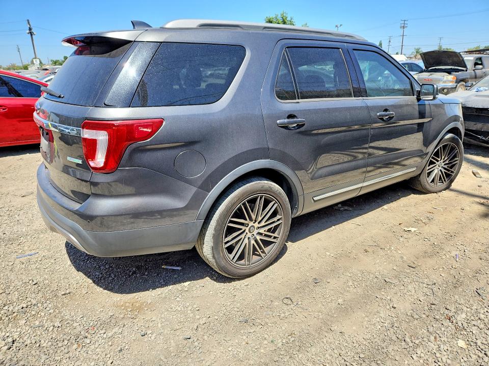 61070246 :رقم المزاد ، 1FM5K7DH7HGB63834 vin ، 2017 Ford Explorer مزاد بيع