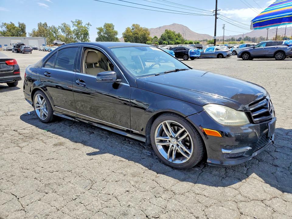 2014 Mercedes-benz C მანქანა იყიდება აუქციონზე, vin: WDDGF4HB8EA900324, აუქციონის ნომერი: 62243266