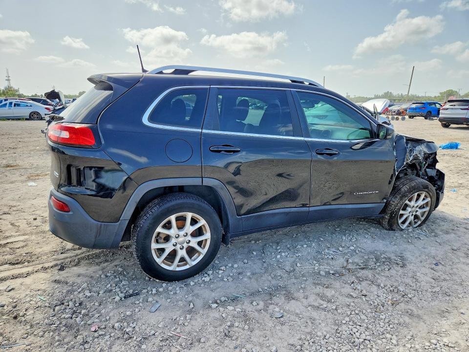 60742616 :رقم المزاد ، 1C4PJLCB1HW613523 vin ، 2017 Jeep Cherokee مزاد بيع