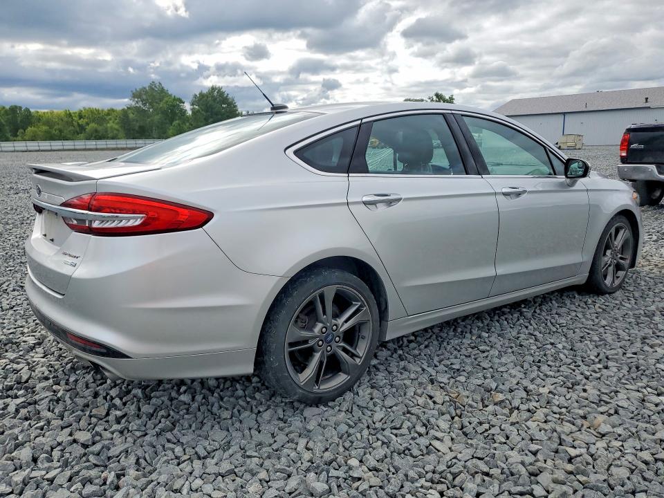 61854286 :رقم المزاد ، 3FA6P0VP3HR282745 vin ، 2017 Ford Fusion مزاد بيع