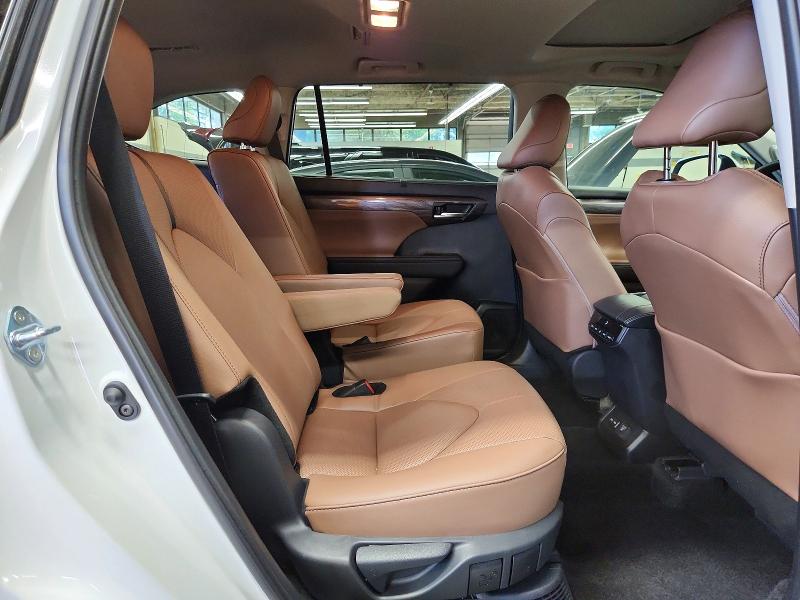 Продажа на аукционе авто 2025 Toyota Highlander Hybrid, vin: 5TDKBRCH8SS648596, номер лота: 61212676