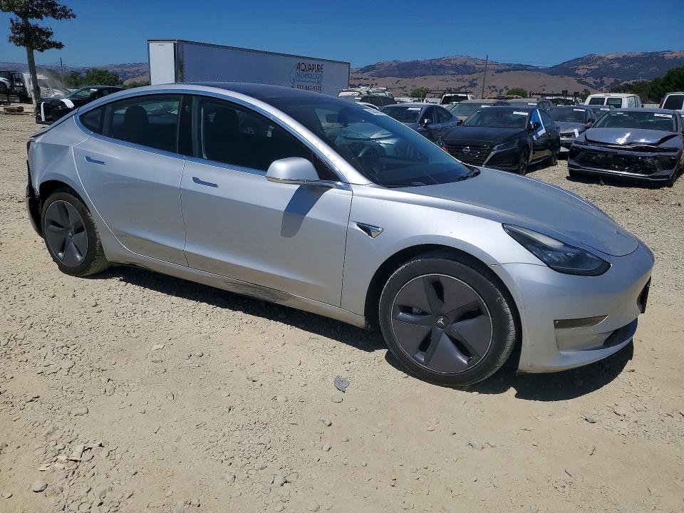 60368486 :رقم المزاد ، 5YJ3E1EA6JF078498 vin ، 2018 Tesla Model 3 مزاد بيع