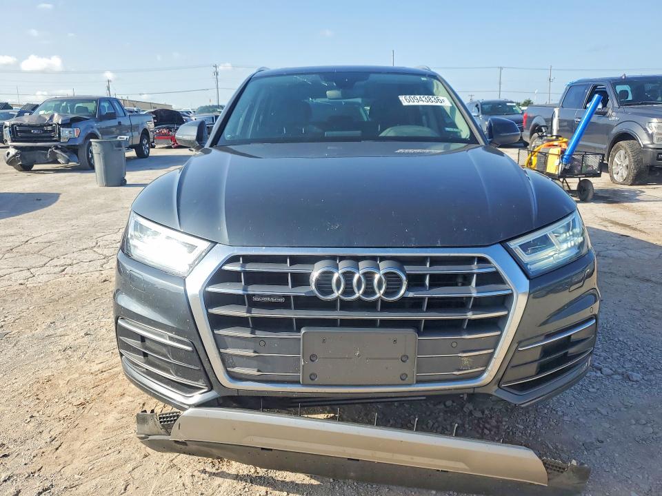 60943836 :رقم المزاد ، WA1BNAFY2J2151533 vin ، 2018 Audi Q5 مزاد بيع