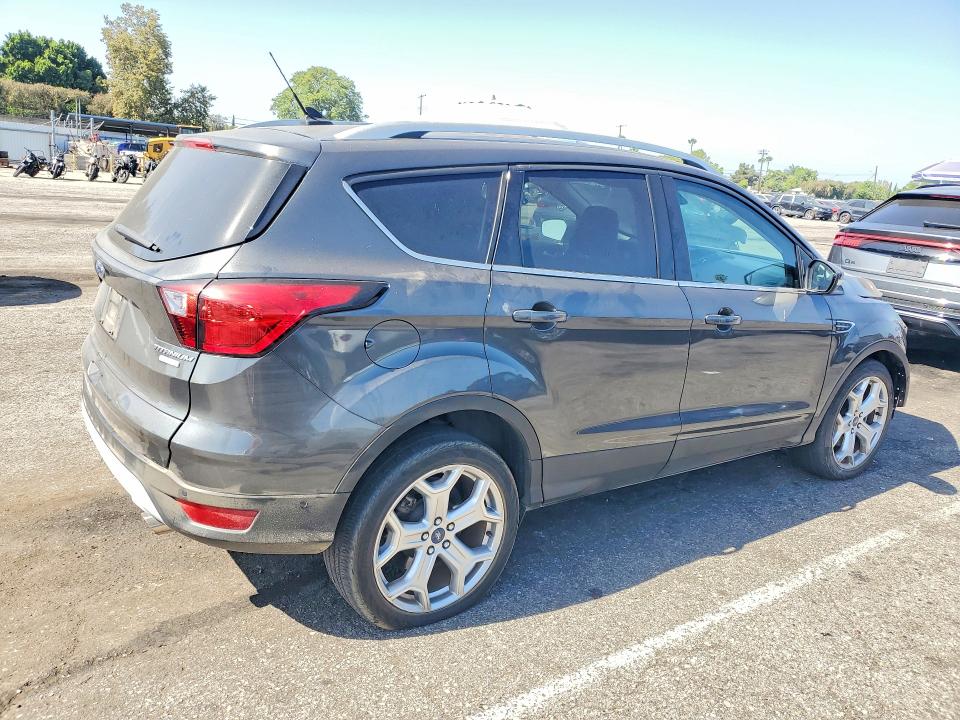 Продажа на аукционе авто 2019 Ford Escape, vin: 1FMCU0J91KUB79218, номер лота: 63336256