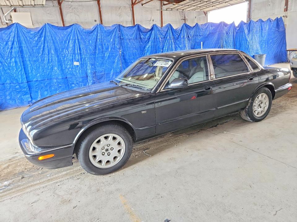 61112706 :رقم المزاد ، SAJDA14C33LF52639 vin ، 2003 Jaguar Xj8 مزاد بيع