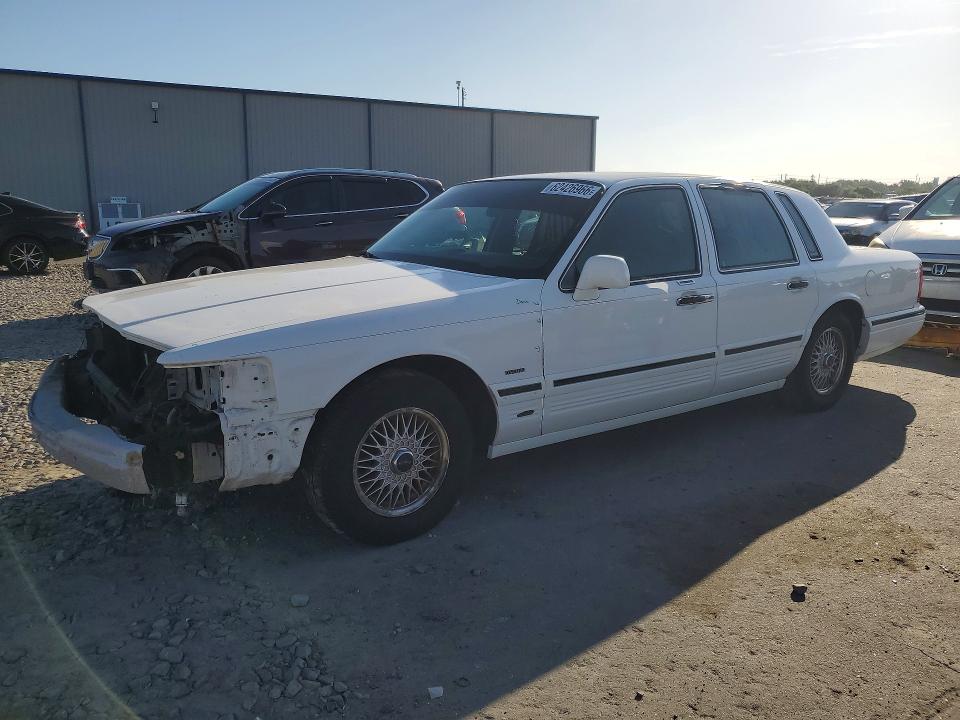 62426966 :رقم المزاد ، 1LNLM82WXSY725431 vin ، 1995 Lincoln Town Car مزاد بيع