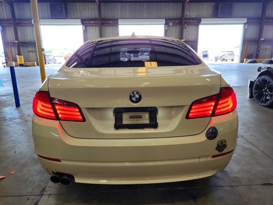 61501726 :رقم المزاد ، WBAFR1C57BC740771 vin ، 2011 Bmw 528 مزاد بيع