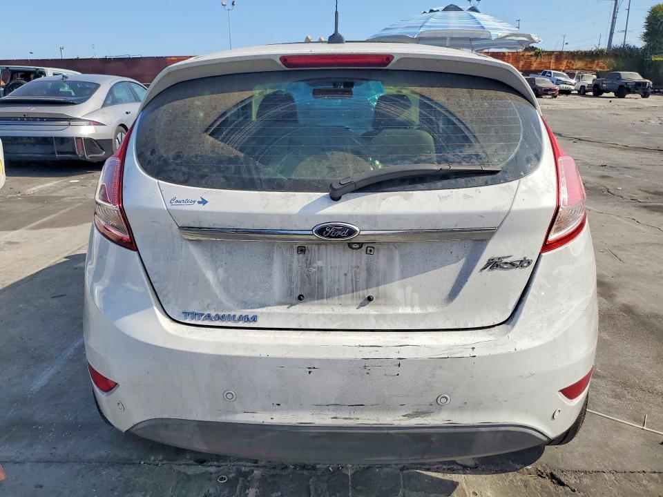 60845646 :رقم المزاد ، 3FADP4FJ1FM196935 vin ، 2015 Ford Fiesta مزاد بيع