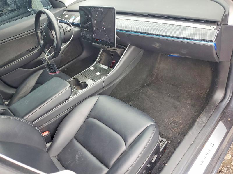 60875026 :رقم المزاد ، 5YJ3E1EA4JF032023 vin ، 2018 Tesla Model 3 مزاد بيع