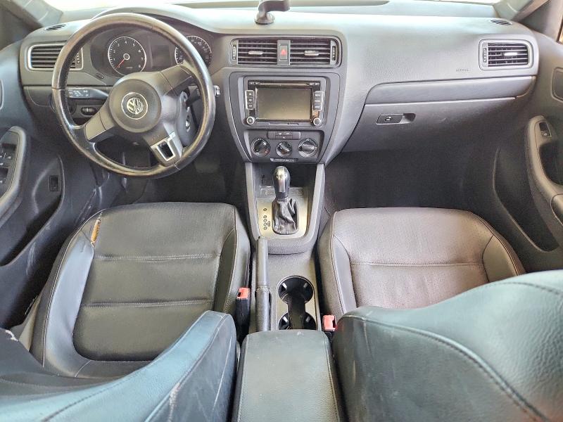 60821176 :رقم المزاد ، 3VWD17AJ4EM243391 vin ، 2014 Volkswagen Jetta مزاد بيع