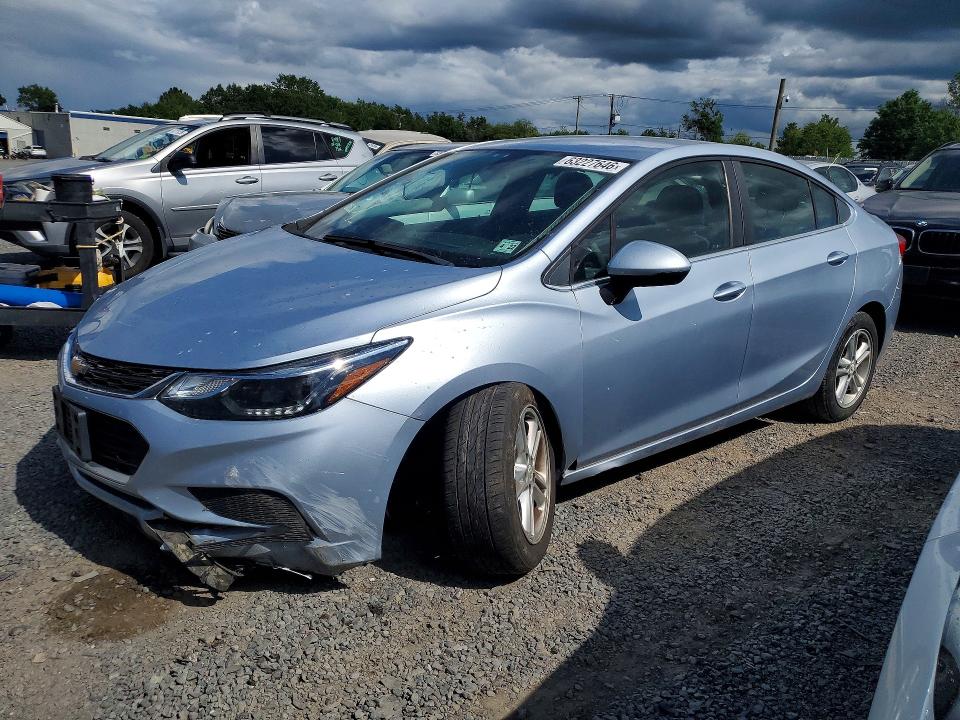 63227646 :رقم المزاد ، 1G1BE5SM4H7128888 vin ، 2017 Chevrolet Cruze مزاد بيع