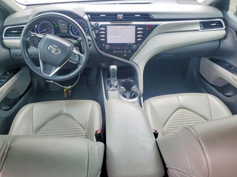 60491366 :رقم المزاد ، 4T1B11HK9JU643406 vin ، 2018 Toyota Camry مزاد بيع
