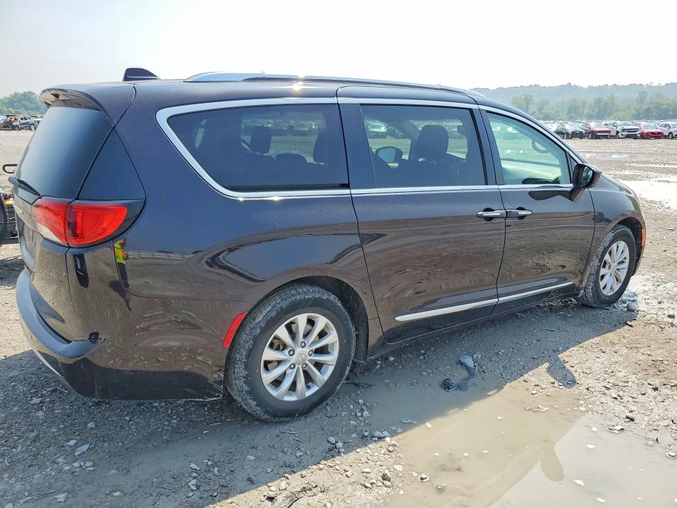 60713416 :رقم المزاد ، 2C4RC1BG4JR269589 vin ، 2018 Chrysler Pacifica مزاد بيع