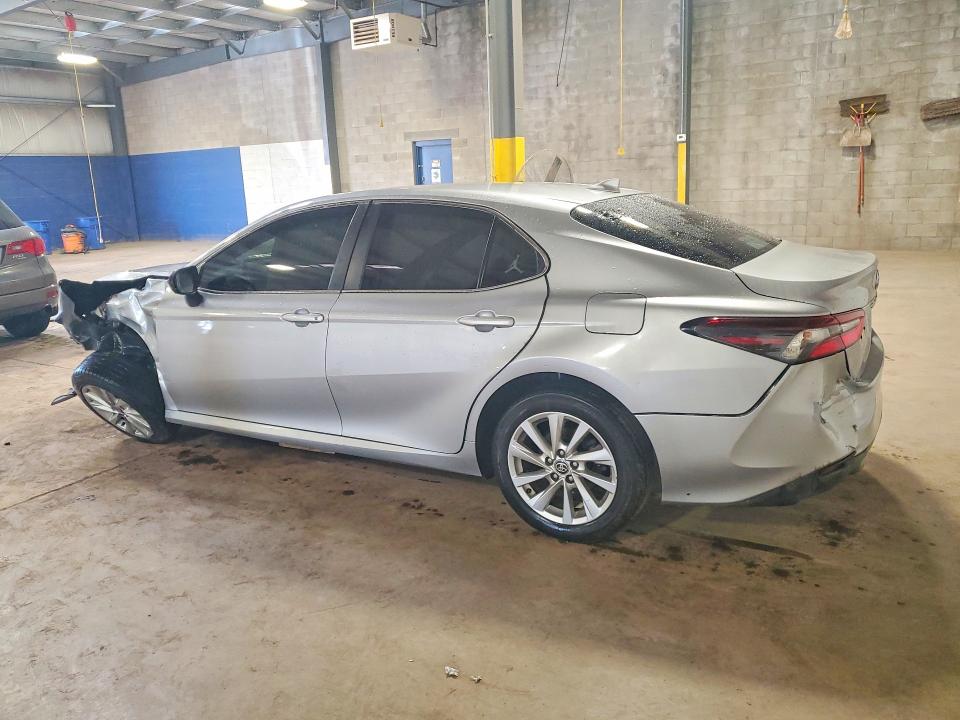 58745196 :رقم المزاد ، 4T1C11AK5MU563135 vin ، 2021 Toyota Camry مزاد بيع