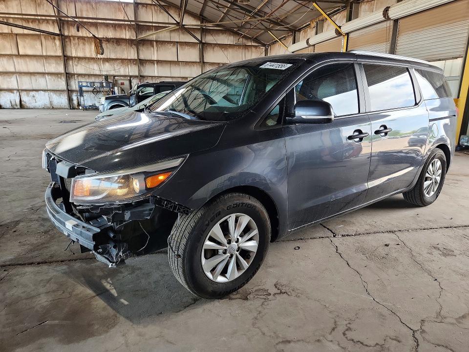 61441556 :رقم المزاد ، KNDMB5C18H6338350 vin ، 2017 Kia Sedona مزاد بيع