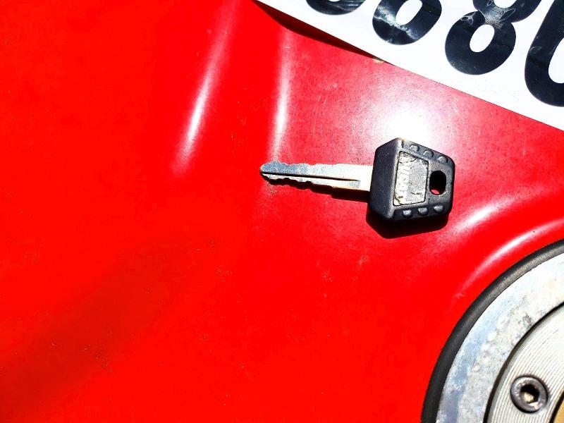 59889656 :رقم المزاد ، ZDM1LC4N71B007718 vin ، 2001 Ducati 900 مزاد بيع