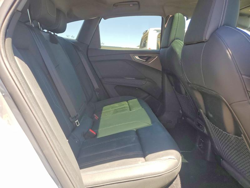 61884866 :رقم المزاد ، WA122BFZ7RP024802 vin ، 2024 Audi Q4 E-tron مزاد بيع