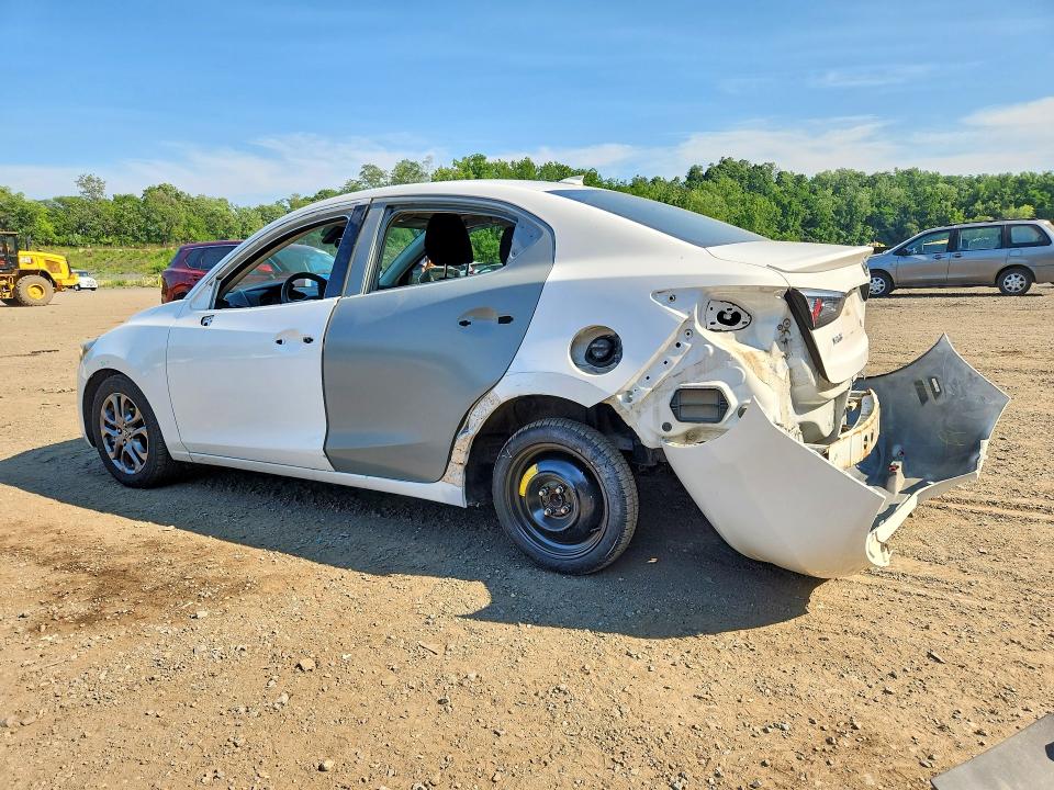 2019 Toyota Yaris მანქანა იყიდება აუქციონზე, vin: 3MYDLBYV6KY520590, აუქციონის ნომერი: 60816236