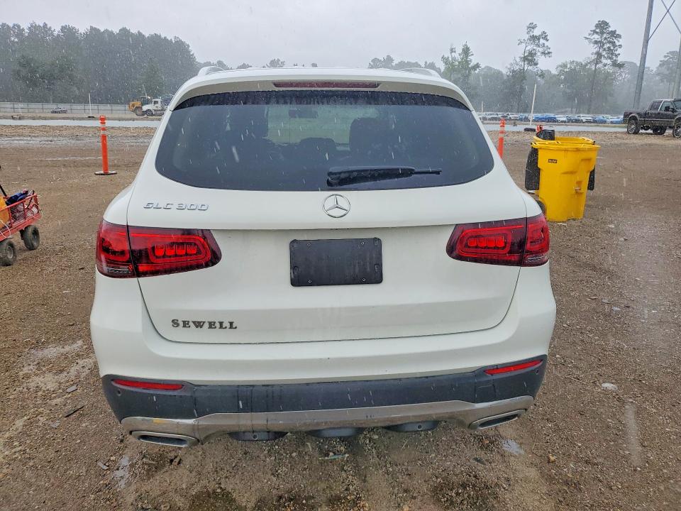 62048536 :رقم المزاد ، W1N0G8DB0MV300399 vin ، 2021 Mercedes-benz Glc مزاد بيع