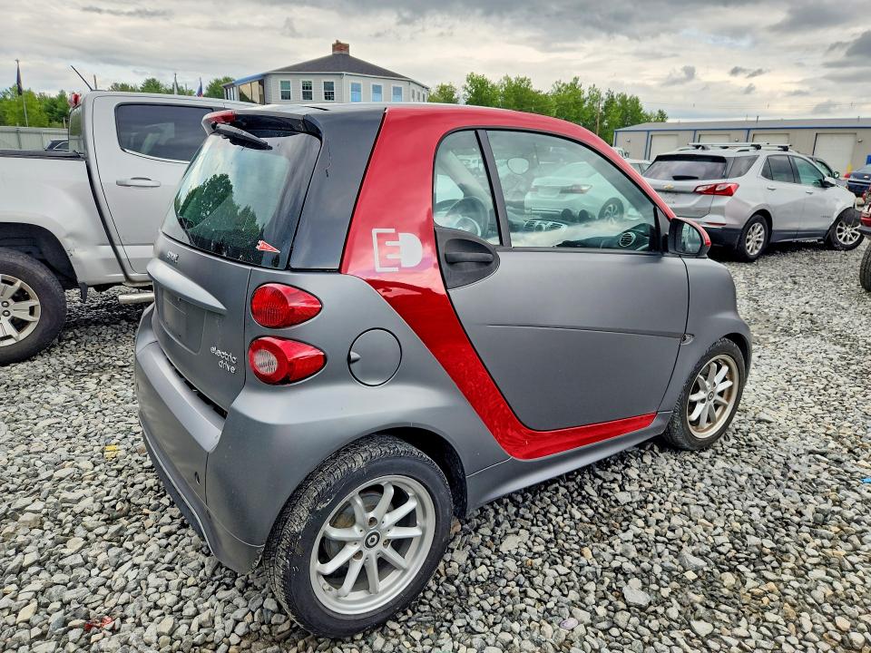 2015 Smart Fortwo მანქანა იყიდება აუქციონზე, vin: WMEEJ9AA2FK840407, აუქციონის ნომერი: 62830446