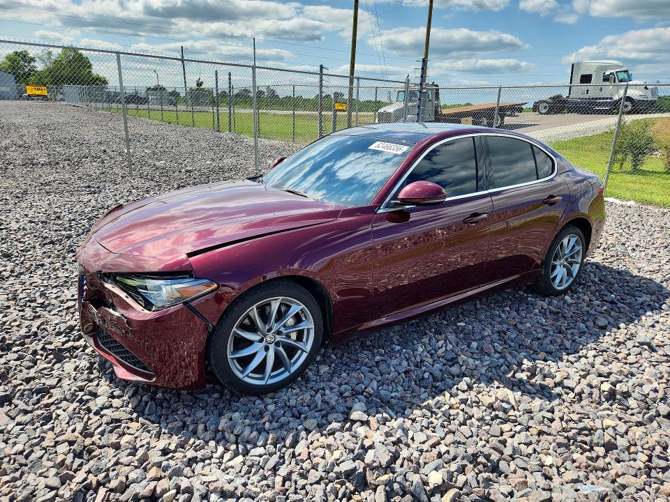 62466356 :رقم المزاد ، ZARFAEDN1H7561231 vin ، 2017 Alfa Romeo Giulia مزاد بيع
