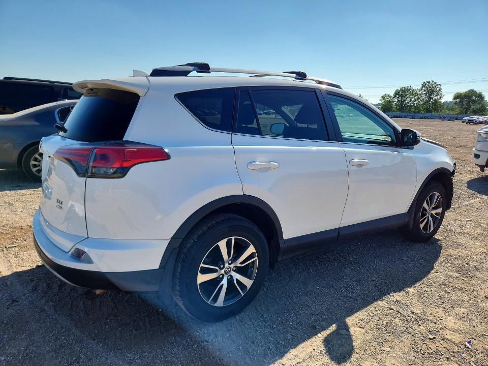 60681676 :رقم المزاد ، 2T3RFREV5JW856809 vin ، 2018 Toyota Rav4 مزاد بيع