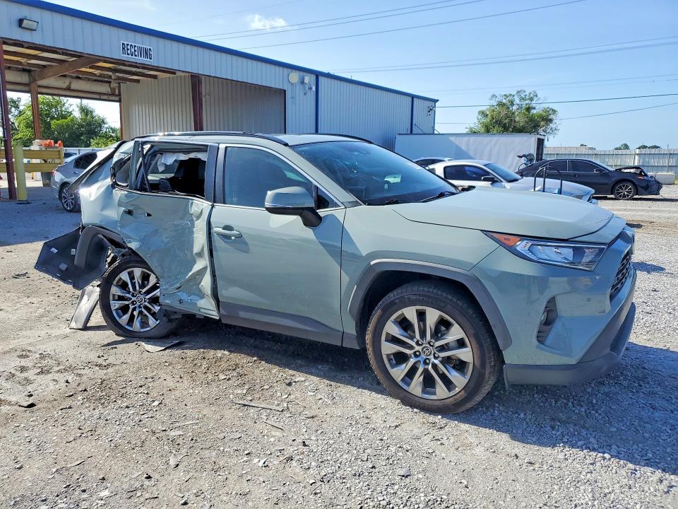 61997376 :رقم المزاد ، 2T3C1RFV8MW138632 vin ، 2021 Toyota Rav4 مزاد بيع