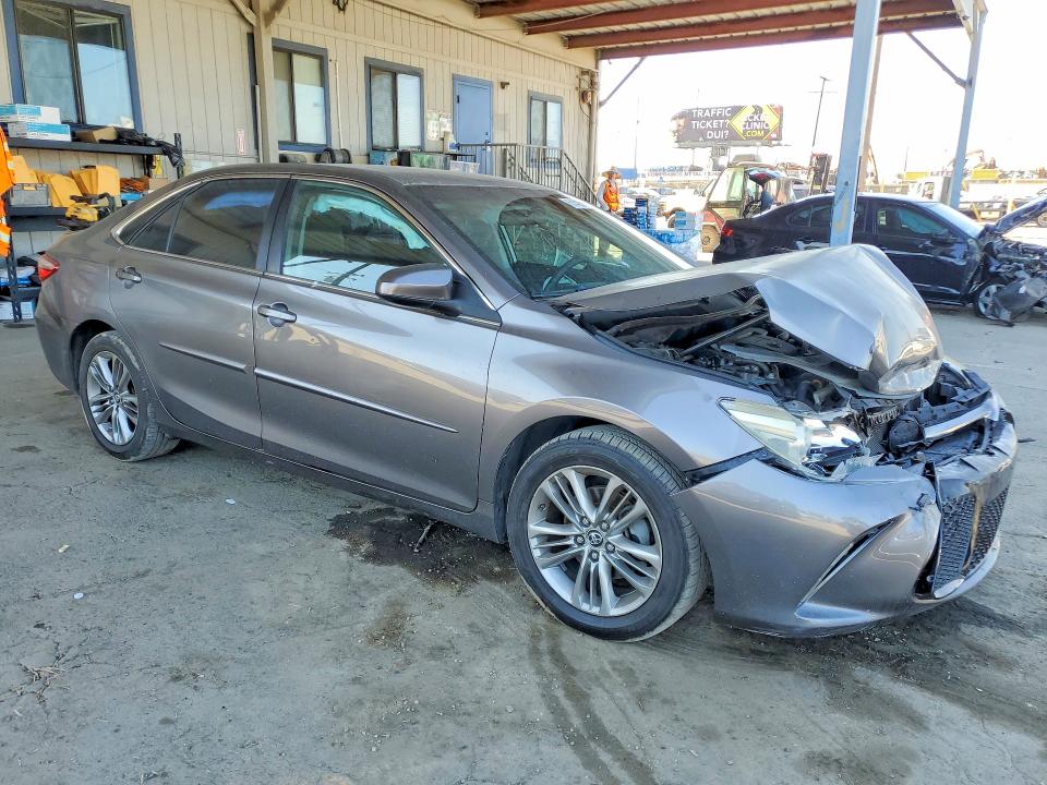2015 Toyota Camry მანქანა იყიდება აუქციონზე, vin: 4T1BF1FK1FU982477, აუქციონის ნომერი: 61423016