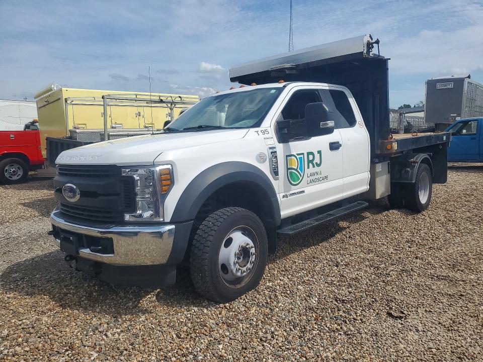 60398856 :رقم المزاد ، 1FD0X5HT1KEE81787 vin ، 2019 Ford F550 مزاد بيع