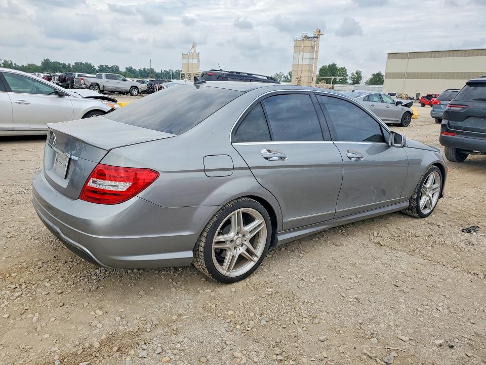 2013 Mercedes-benz C მანქანა იყიდება აუქციონზე, vin: WDDGF4HB0DR300591, აუქციონის ნომერი: 63215366