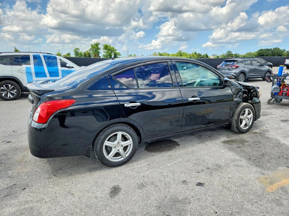 61988036 :رقم المزاد ، 3N1CN7AP5FL887984 vin ، 2015 Nissan Versa مزاد بيع