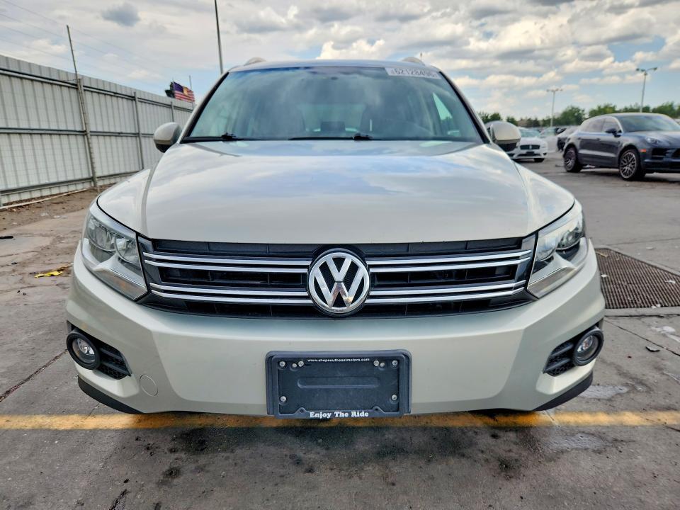 62128496 :رقم المزاد ، WVGBV7AXXDW545099 vin ، 2013 Volkswagen Tiguan مزاد بيع