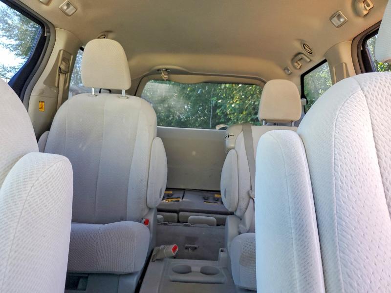 63014026 :رقم المزاد ، 5TDKA3DC8BS007774 vin ، 2011 Toyota Sienna مزاد بيع