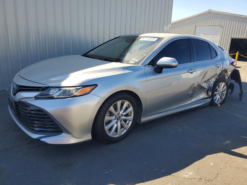 2018 Toyota Camry მანქანა იყიდება აუქციონზე, vin: 4T1B11HK6JU081982, აუქციონის ნომერი: 62713076