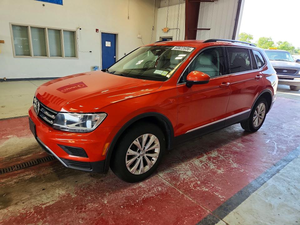 60822606 :رقم المزاد ، 3VV2B7AX0JM074574 vin ، 2018 Volkswagen Tiguan مزاد بيع