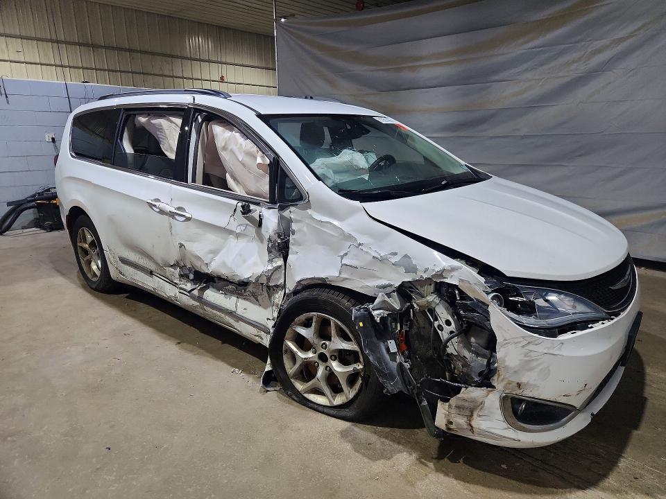 2017 Chrysler Pacifica მანქანა იყიდება აუქციონზე, vin: 2C4RC1BG8HR676213, აუქციონის ნომერი: 61951436