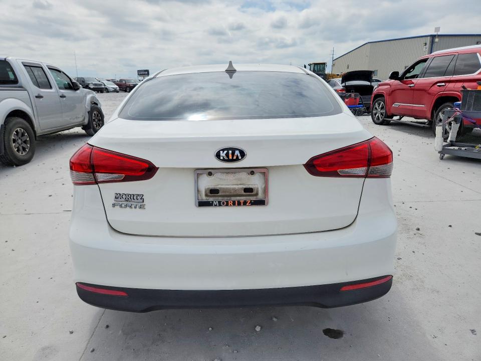 62450476 :رقم المزاد ، 3KPFK4A73JE214299 vin ، 2018 Kia Forte مزاد بيع
