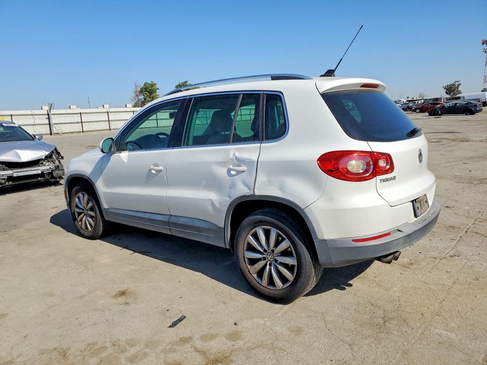 Auction sale of the 2011 Volkswagen Tiguan, vin: WVGAV7AXXBW502181, lot number: 60821756