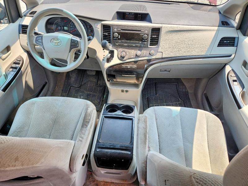 61208946 :رقم المزاد ، 5TDKK3DC9BS031644 vin ، 2011 Toyota Sienna مزاد بيع