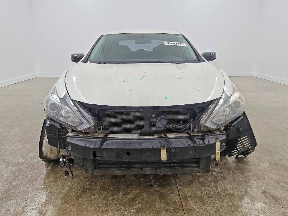 Продаж на аукціоні авто 2018 Nissan Altima, vin: 1N4AL3AP6JC223917, номер лоту: 61002326