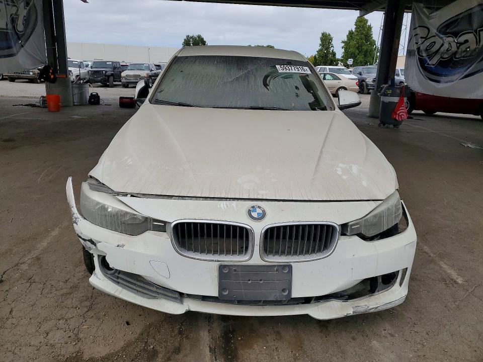57184816 :رقم المزاد ، WBA3B1C57EP680687 vin ، 2014 Bmw 320 مزاد بيع